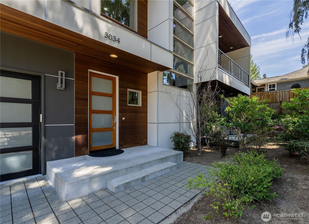 Photo of 3034 NE 89th ST, Seattle, WA 98115 (MLS # 2525584)