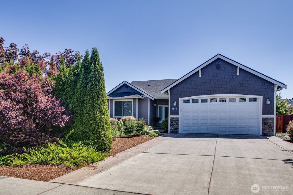 Photo of 4010 McLaughlin Road, Mount Vernon, WA 98273 (MLS # 2528799)