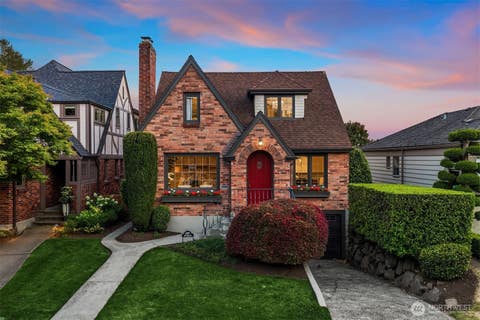 Photo of 4319 NE 44th Street, Seattle, WA 98105 (MLS # 2554337)