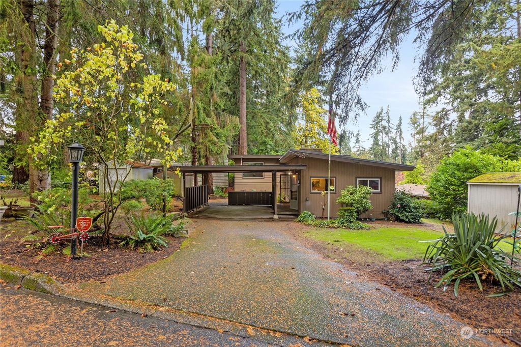 Photo of 20241 8th Avenue NE, Shoreline, WA 98155 (MLS # 2175063)