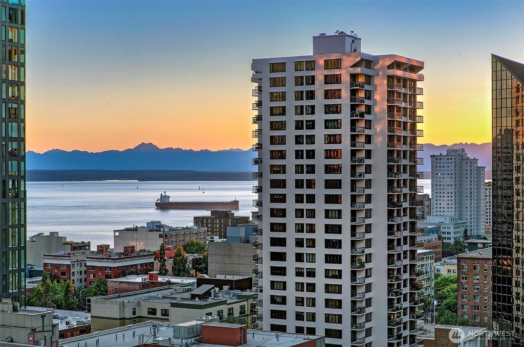 Photo of 1920 4th Avenue #2303, Seattle, WA 98101 (MLS # 2457990)