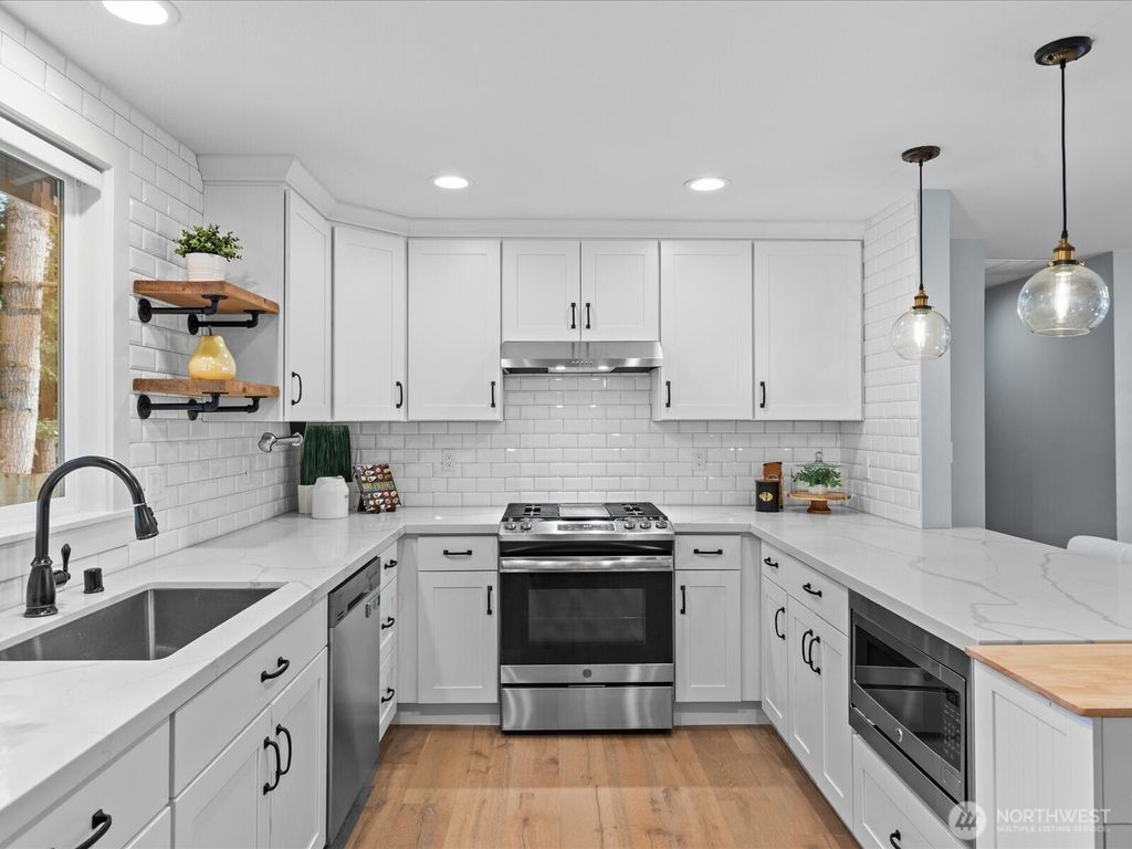 Photo of 12824 97th Place NE, Kirkland, WA 98034 (MLS # 2476500)