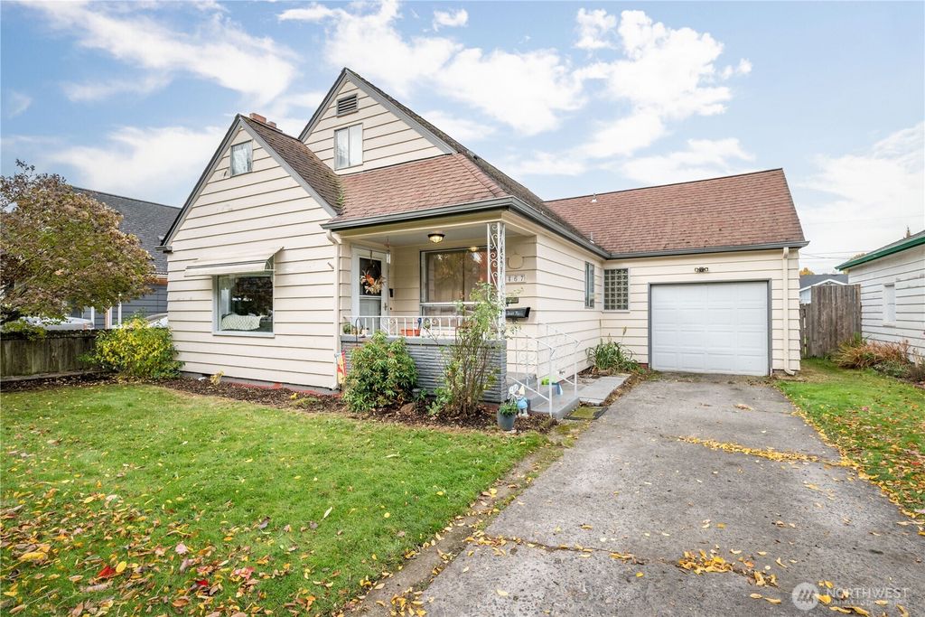 Photo of 467 19th Avenue, Longview, WA 98632 (MLS # 2450743)