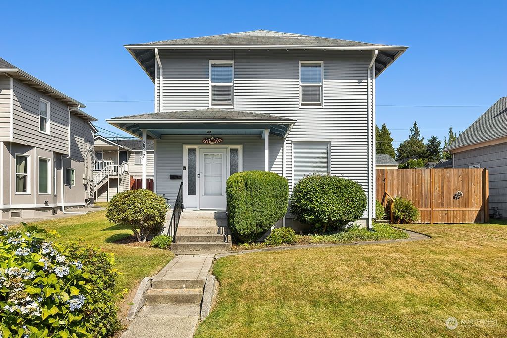 Photo of 2517 Virginia Avenue, Everett, WA 98201 (MLS # 2274772)