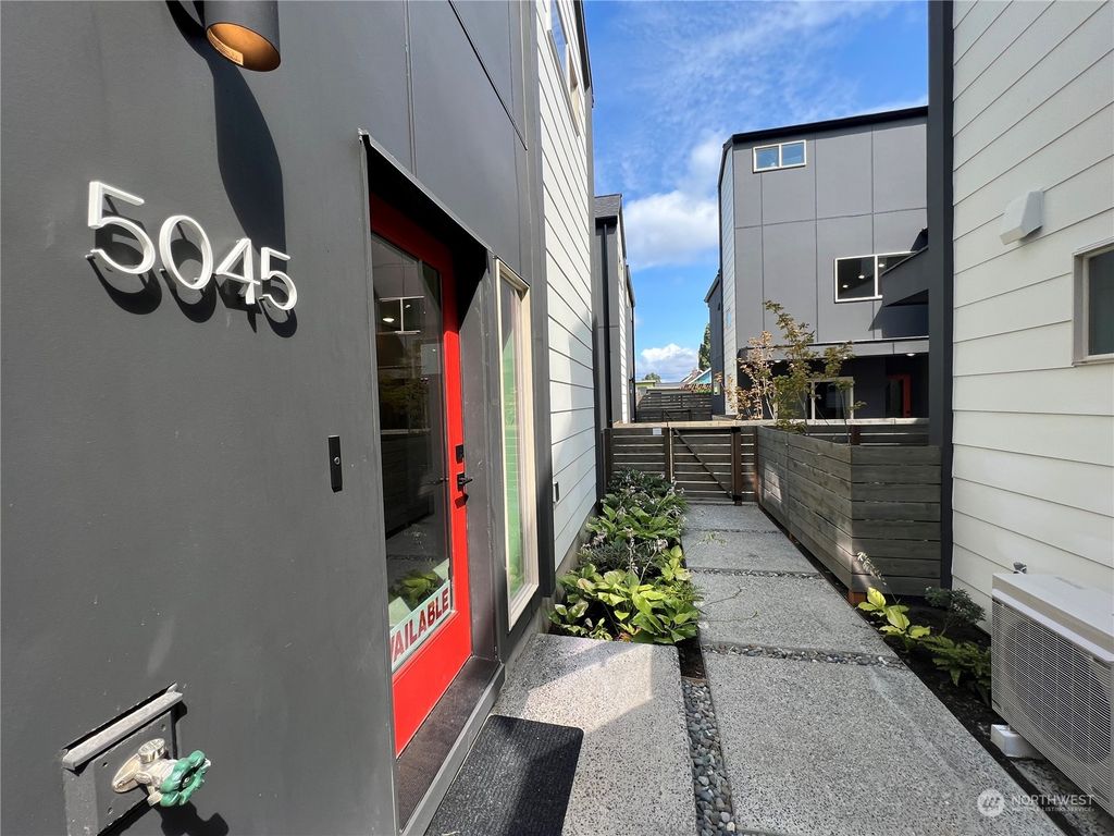 Photo of 5045 25th Avenue SW, Seattle, WA 98106 (MLS # 2269299)