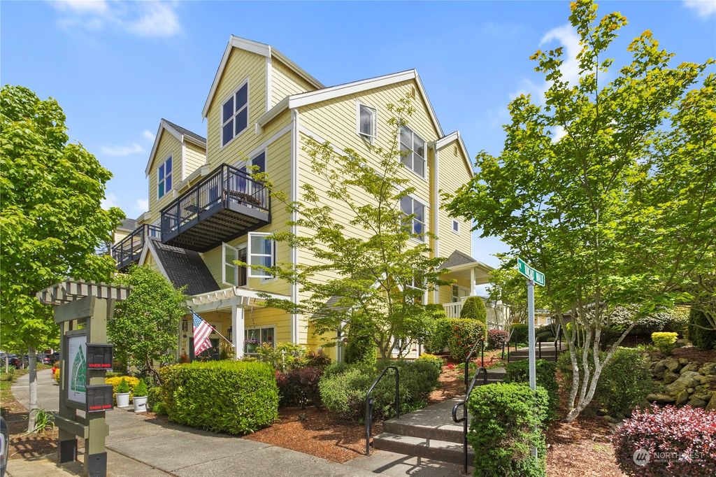 Photo of 1950 18th Avenue NE #B, Issaquah, WA 98029 (MLS # 2251233)