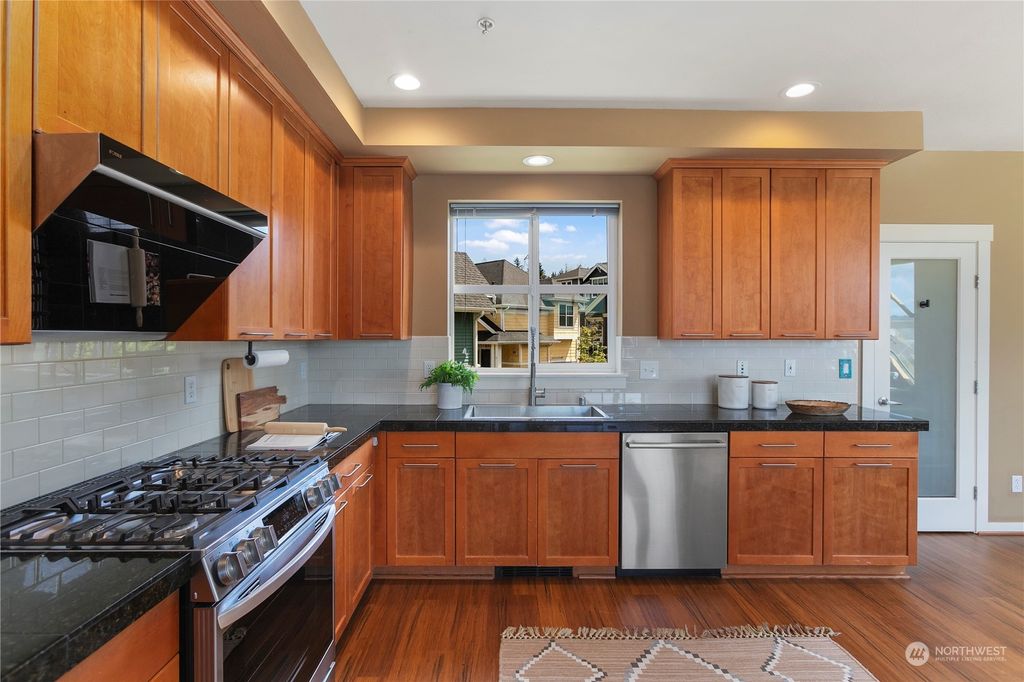 Photo of 1950 18th Avenue NE #B, Issaquah, WA 98029 (MLS # 2251233)