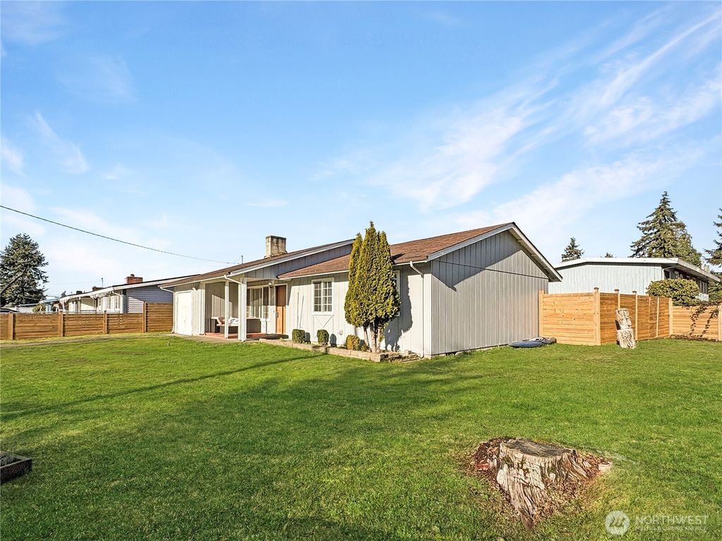 Photo of 1830 S 266th Place, Des Moines, WA 98198 (MLS # 2468332)