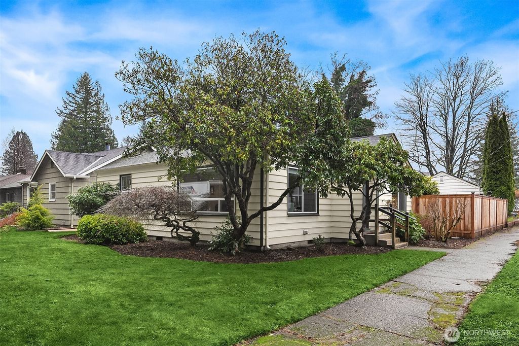 Photo of 240 Janet Ave N Ave, North Bend, WA 98045 (MLS # 2467655)