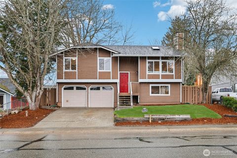 Photo of 1700 SW 348th Street, Federal Way, WA 98023 (MLS # 2481404)