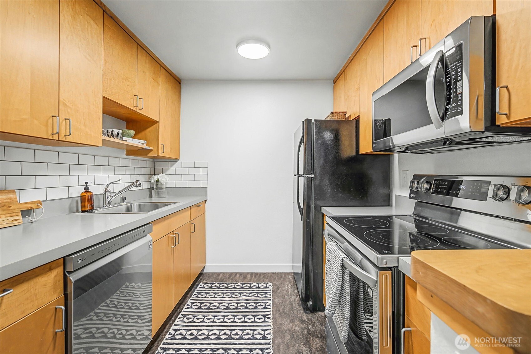 4111 Whitman Avenue N 402