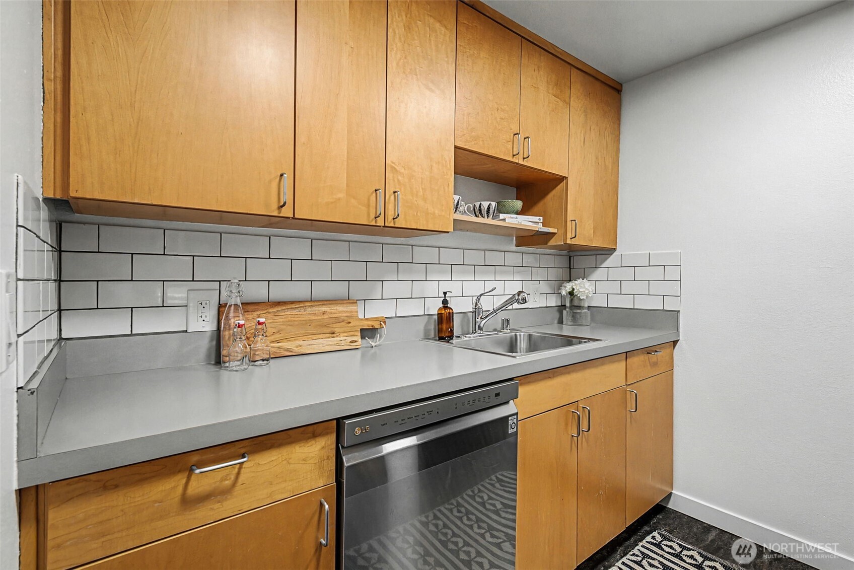 4111 Whitman Avenue N 402