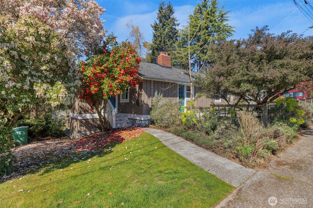 Photo of 6825 43rd Avenue NE, Seattle, WA 98115 (MLS # 2505548)
