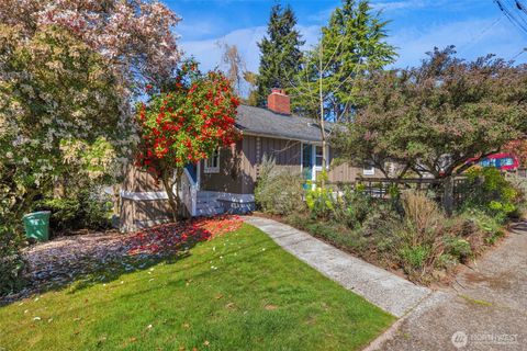 Photo of 6825 43rd Avenue NE, Seattle, WA 98115 (MLS # 2505548)