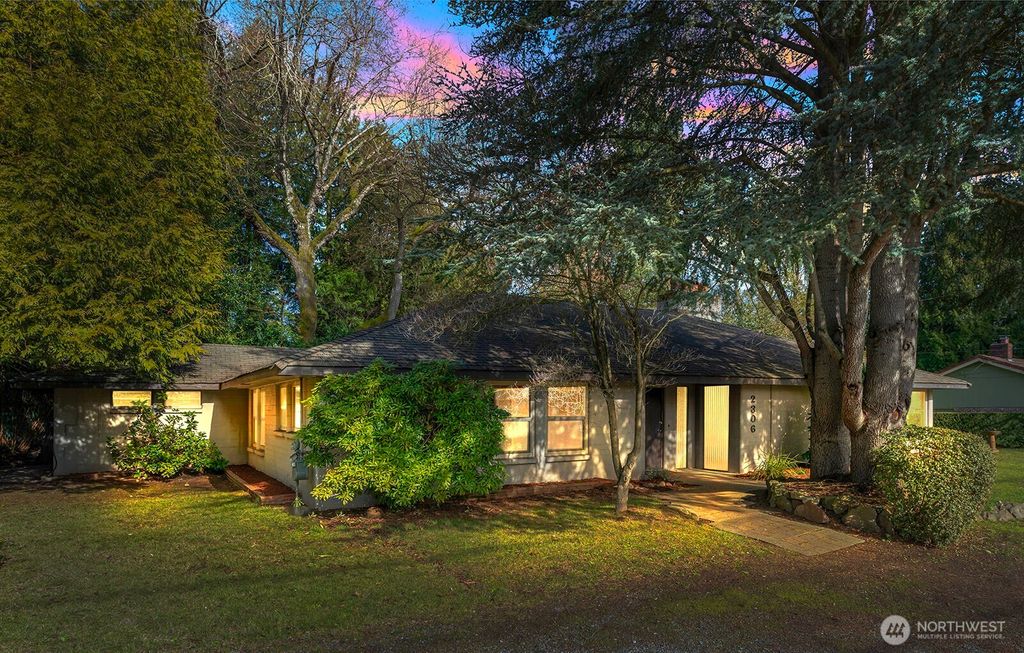 Photo of 2306 NE 105th Street, Seattle, WA 98125 (MLS # 2478388)