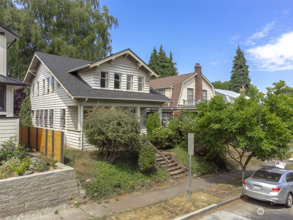 Photo of 5607 16th Avenue NE, Seattle, WA 98105 (MLS # 2137756)