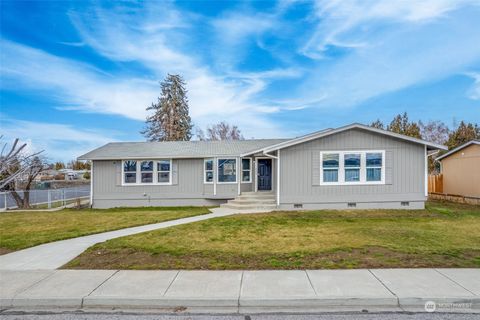 Photo of 227 O Street SW, Quincy, WA 98848 (MLS # 2319996)
