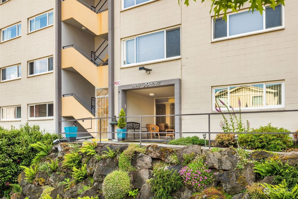 Photo of 919 2nd Avenue W #505, Seattle, WA 98119 (MLS # 2127728)