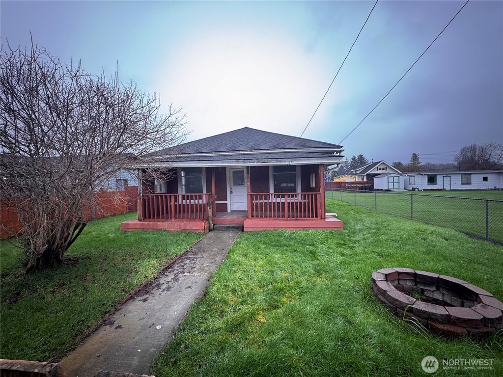 Photo of 517 Water Street, South Bend, WA 98586 (MLS # 2484591)