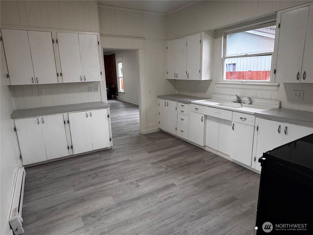 Photo of 517 Water Street, South Bend, WA 98586 (MLS # 2484591)