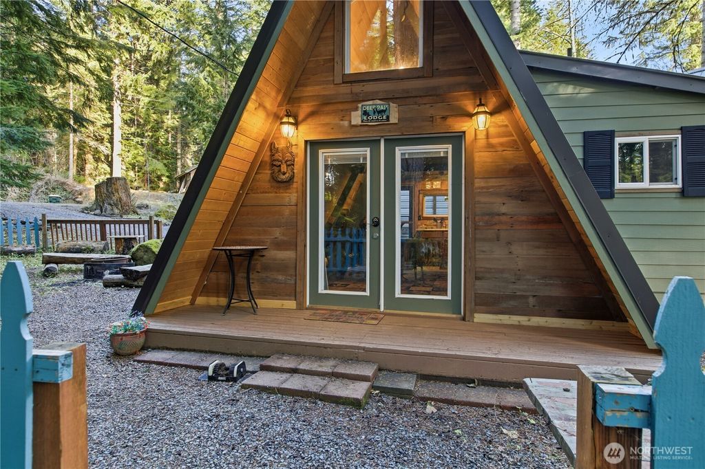 Photo of 218 Paradise Drive, Ashford, WA 98304 (MLS # 2457312)