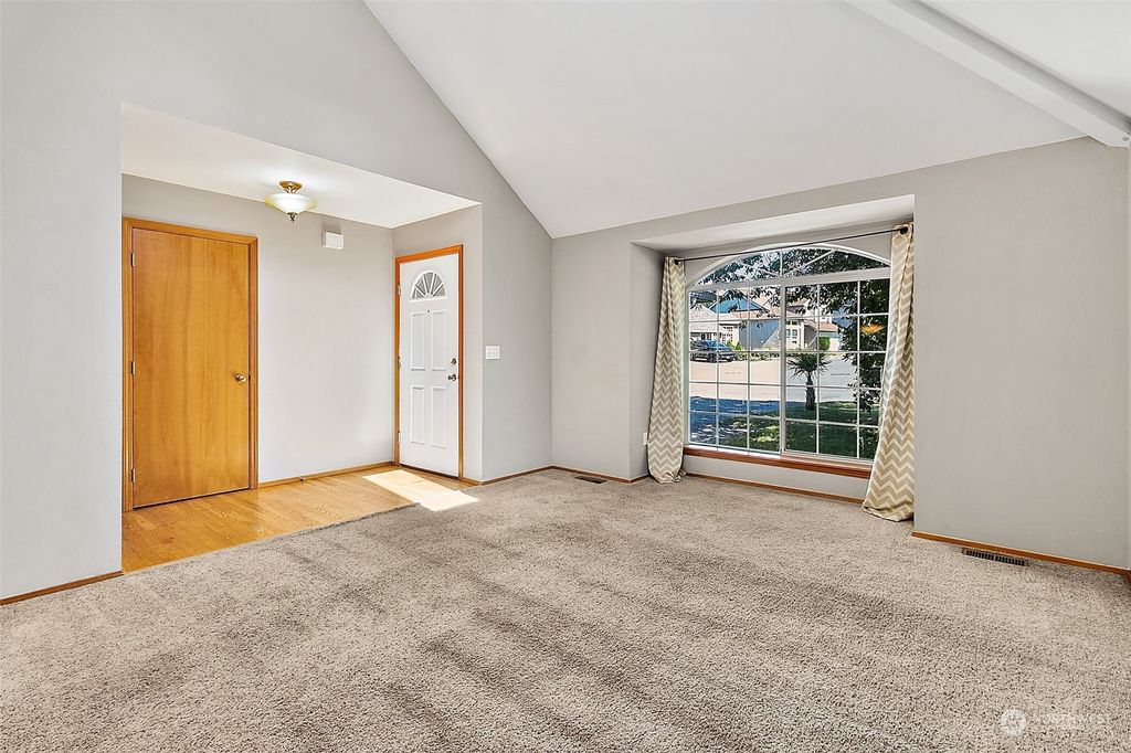 Photo of 27552 140th Avenue SE, Kent, WA 98042 (MLS # 2135867)