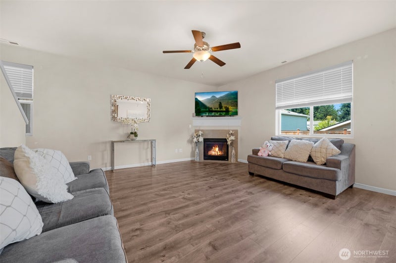 5733 86th Drive NE