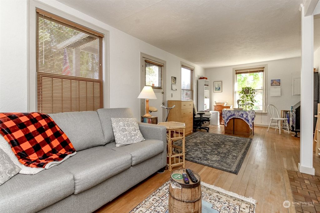 Photo of 4233 S 182nd Street, SeaTac, WA 98188 (MLS # 2175478)