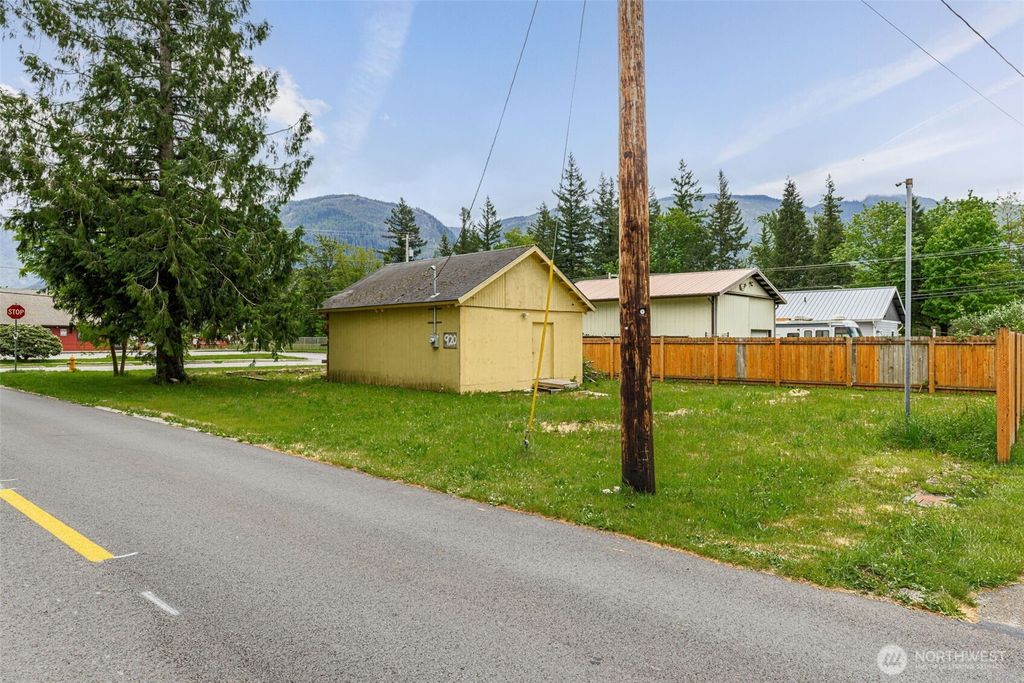 Photo of 920 Orchard Avenue, Gold Bar, WA 98251 (MLS # 2525472)