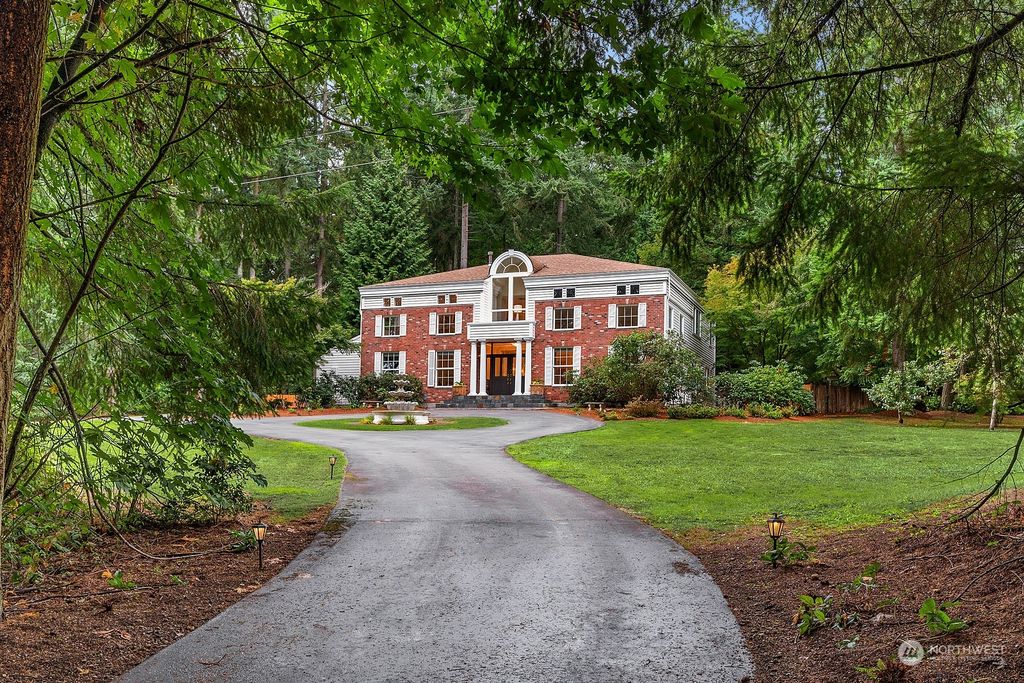 Photo of 13549 NE 54th Place, Bellevue, WA 98005 (MLS # 2160745)