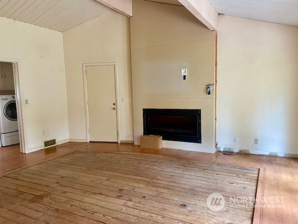 Photo of 2011 144th Avenue SE, Bellevue, WA 98006 (MLS # 2211683)