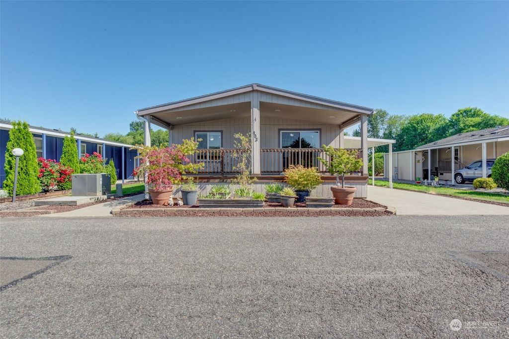 Photo of 14727 43rd Avenue NE #103, Marysville, WA 98271 (MLS # 2262997)