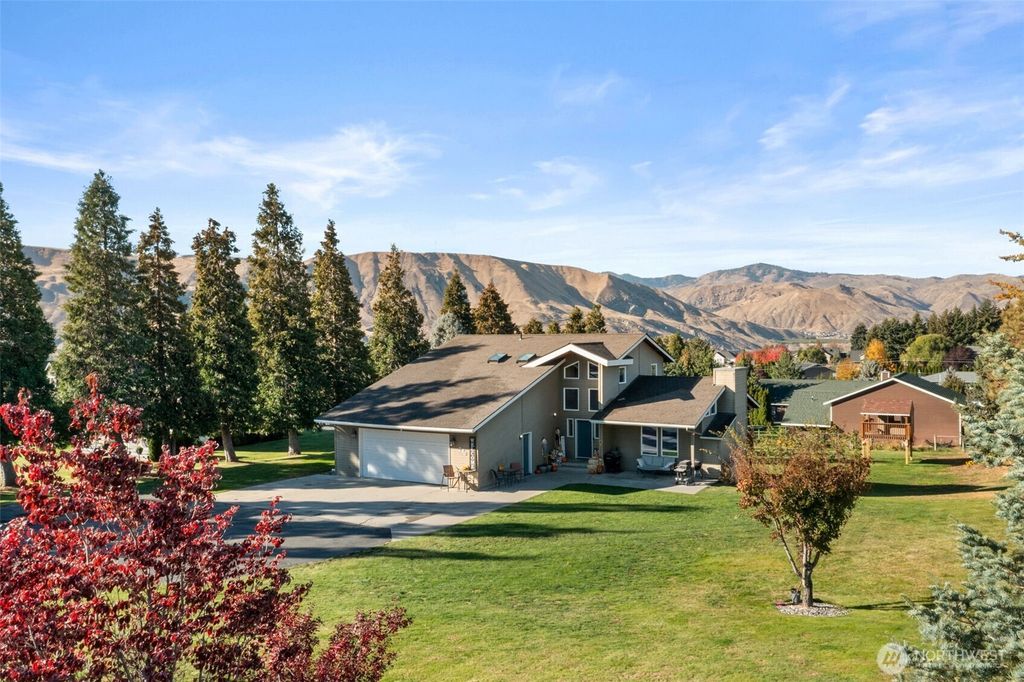 Photo of 530 S Lynn Ave, East Wenatchee, WA 98802 (MLS # 2500614)