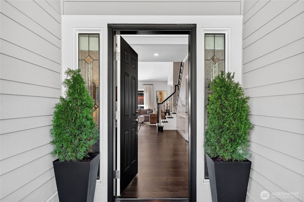 Photo of 25817 NE 4th Place, Sammamish, WA 98074 (MLS # 2559558)