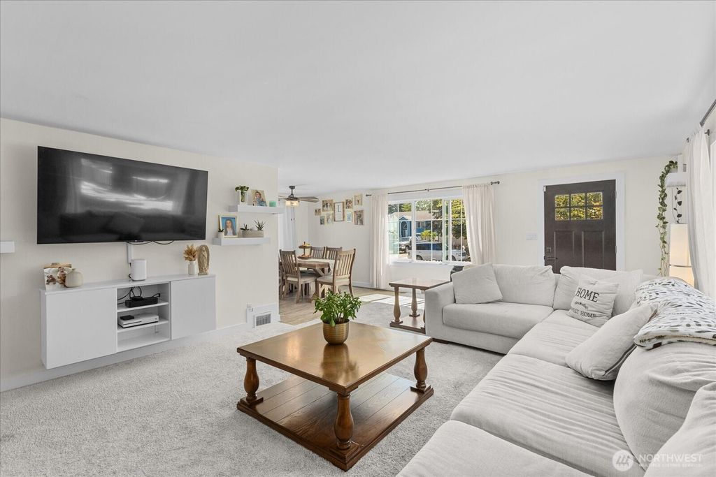 Photo of 2323 Lexington Avenue #A, Everett, WA 98203 (MLS # 2454875)