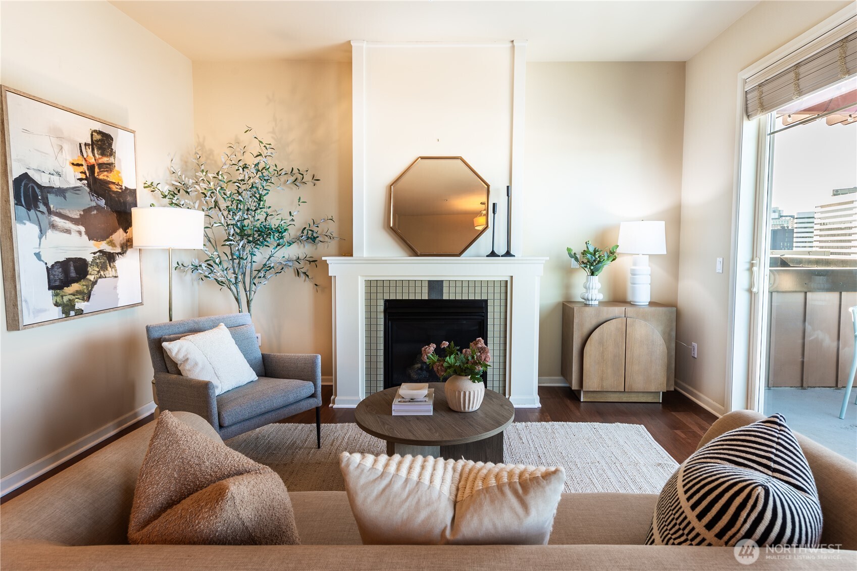 124 Bellevue Ave E 703