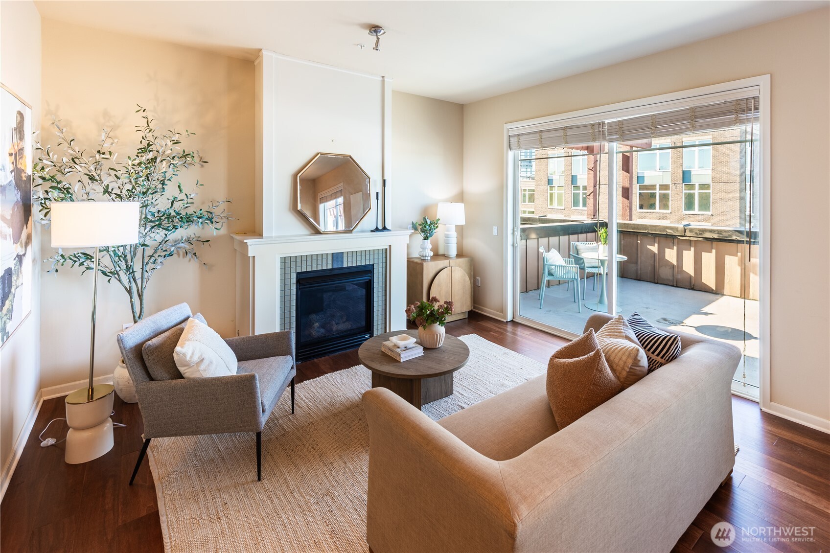 124 Bellevue Ave E 703