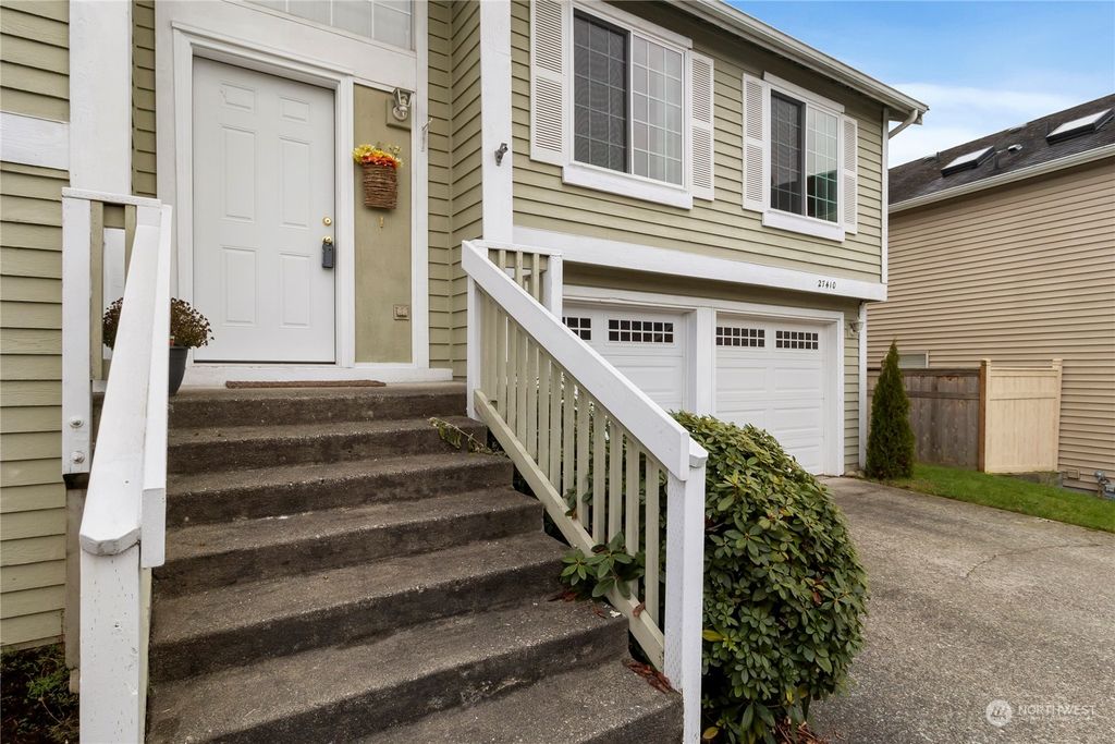 Photo of 27410 137th Avenue SE, Kent, WA 98042 (MLS # 2183053)