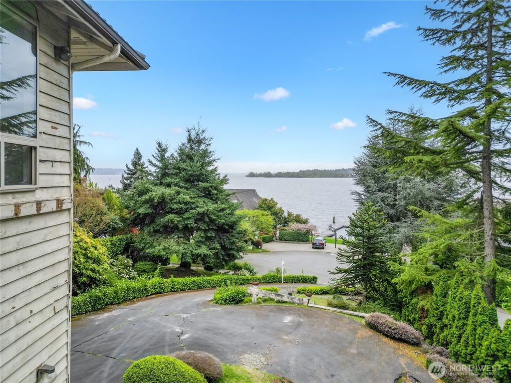 Photo of 11150 Champagne Point Road NE, Kirkland, WA 98034 (MLS # 2512076)