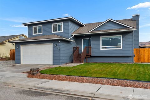 Photo of 1364 Duram Drive, East Wenatchee, WA 98802 (MLS # 2455825)