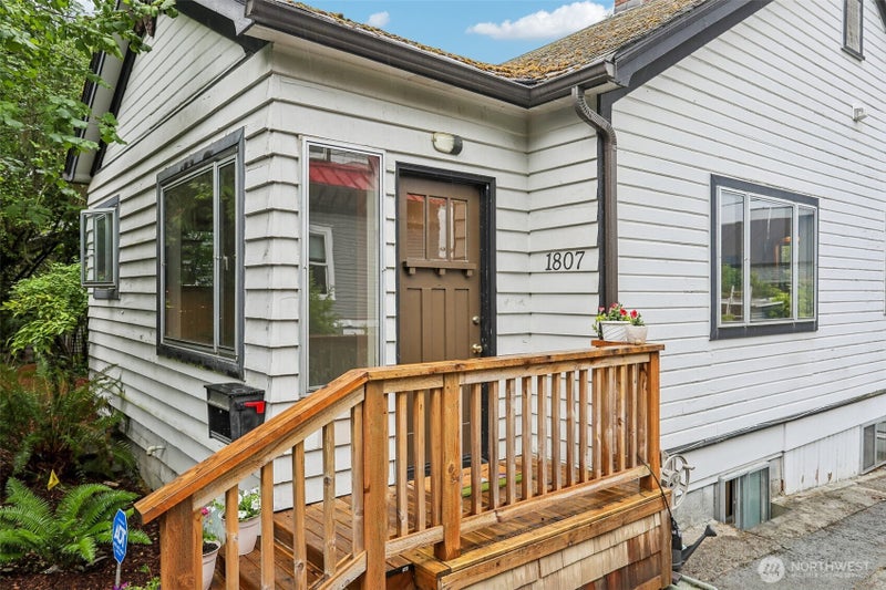 1807 30th Avenue S
