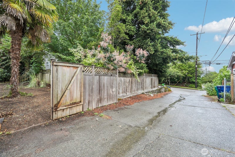 1807 30th Avenue S