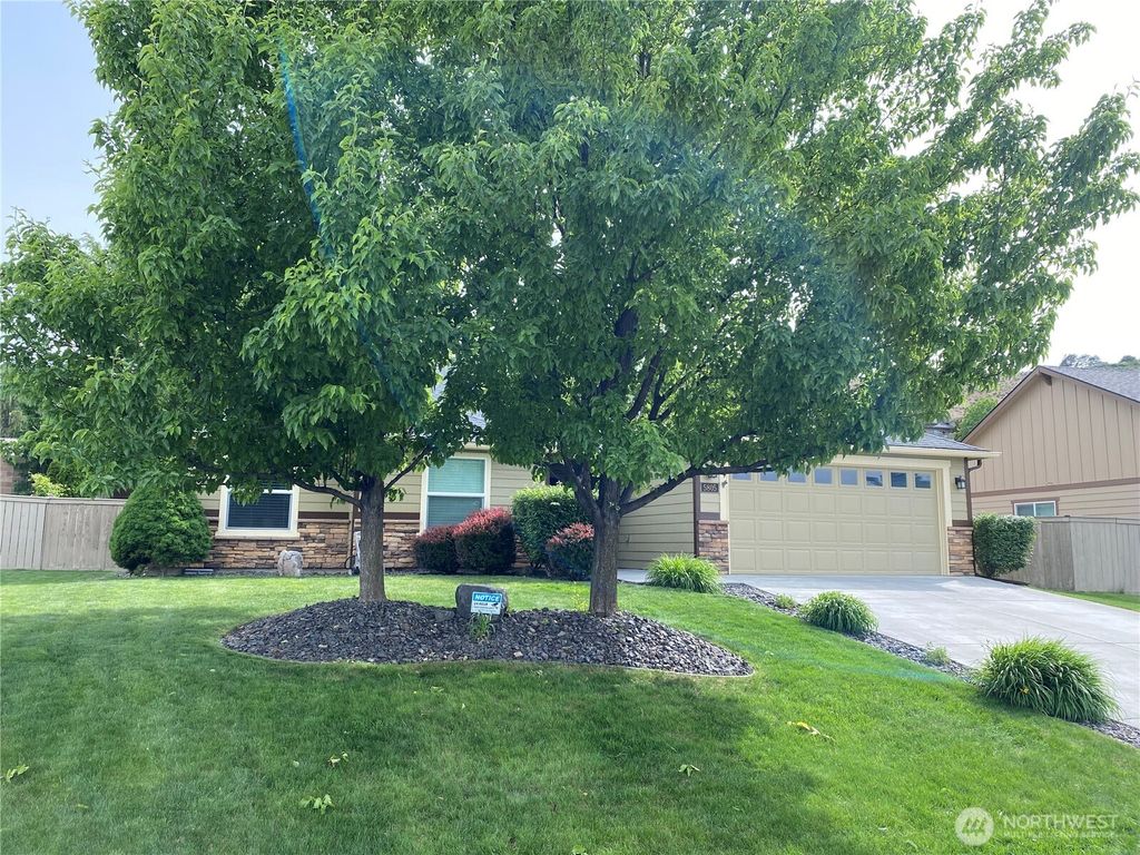 Photo of 5805 W 23rd Avenue, Kennewick, WA 99338 (MLS # 2518851)