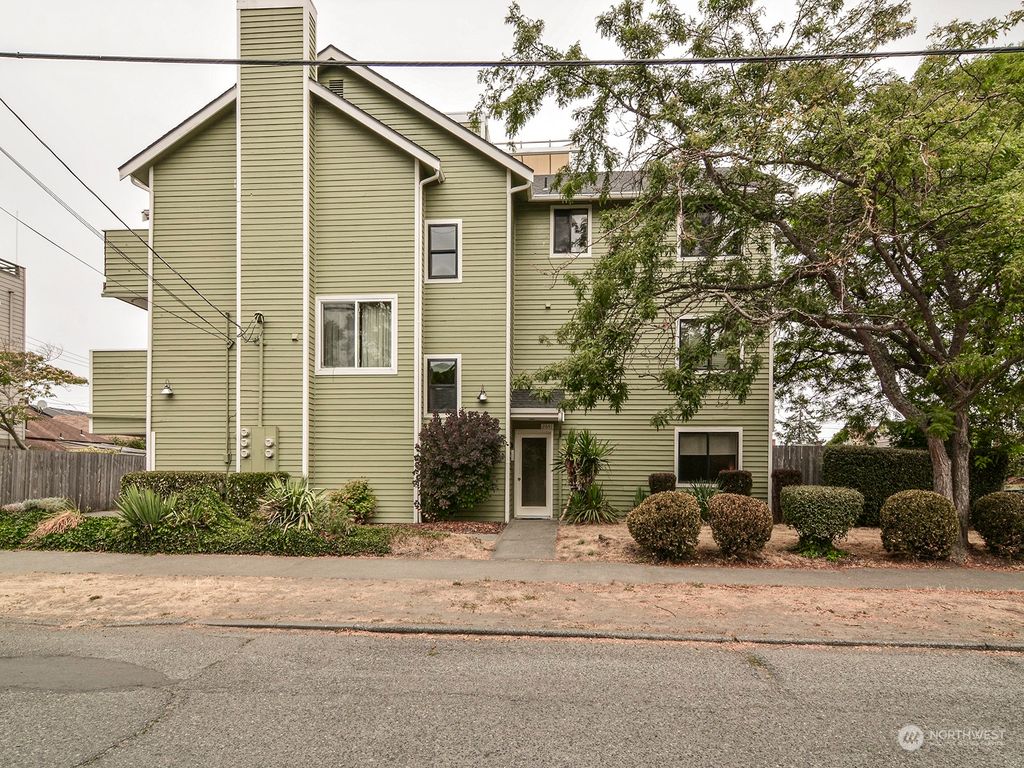 Photo of 2641 58th Avenue SW #101, Seattle, WA 98116 (MLS # 2154755)