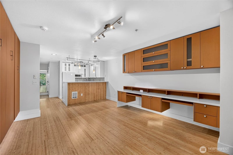 1323 Boren Avenue 212