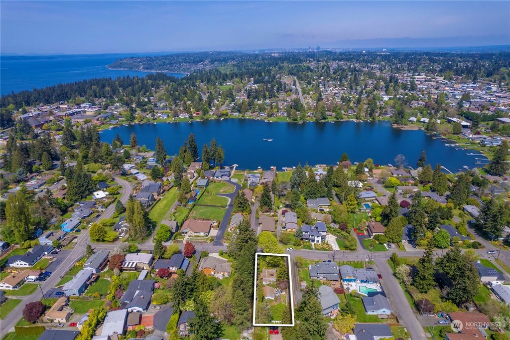 Photo of 1423 SW 158th Street, Burien, WA 98166 (MLS # 2059572)