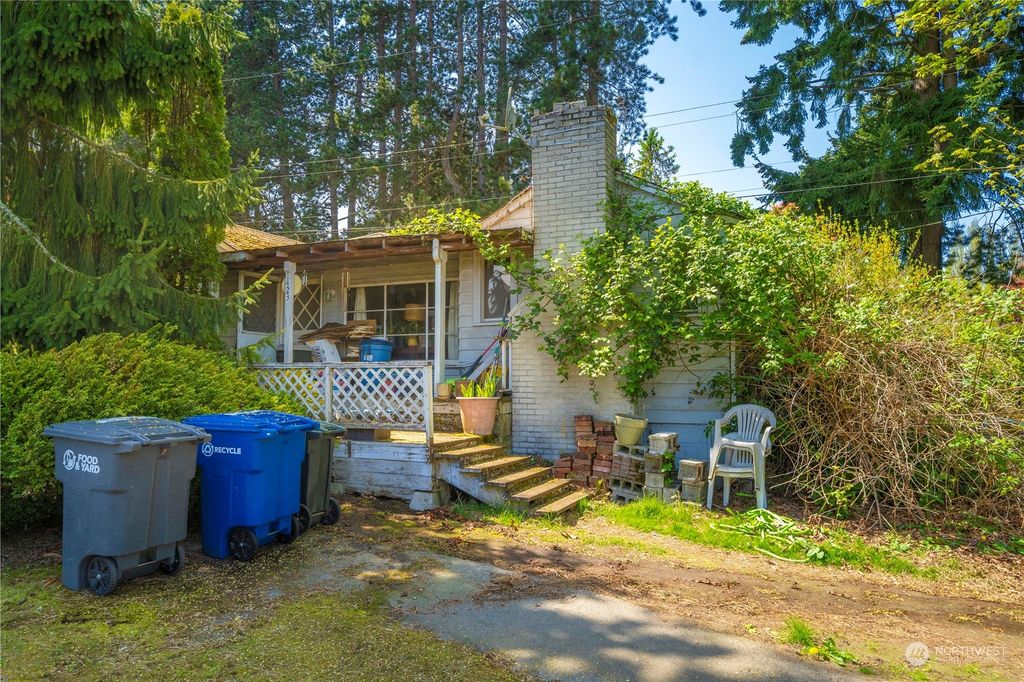 Photo of 1423 SW 158th Street, Burien, WA 98166 (MLS # 2059572)