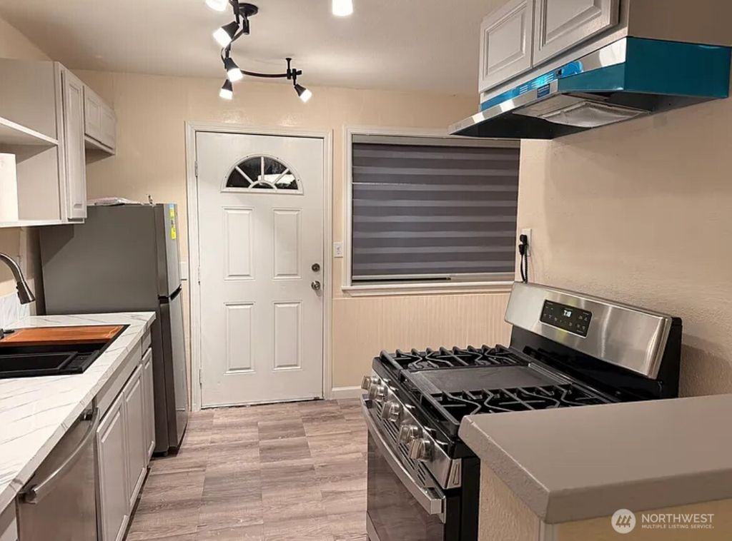 Photo of 1428 NE Kirkland Avenue NE, Renton, WA 98056 (MLS # 2460764)