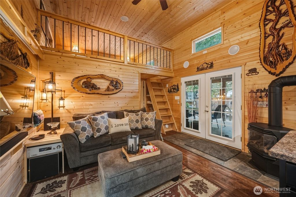 Photo of 1015 Maple Lane, Sumas, WA 98295 (MLS # 2446741)