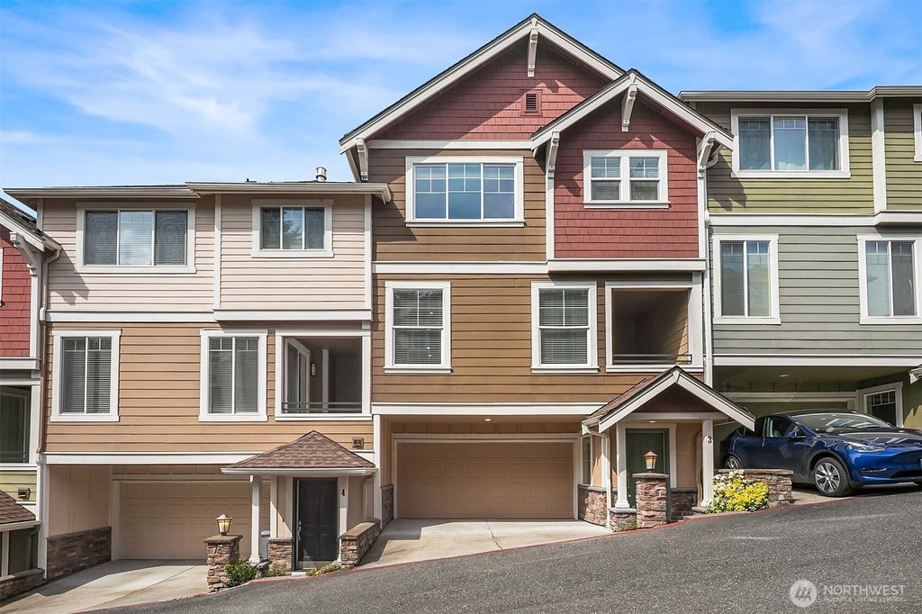 Photo of 105 118th Avenue SE #3, Bellevue, WA 98005 (MLS # 2510236)
